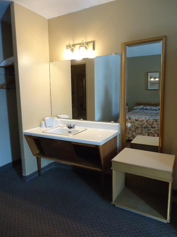 Canadian Motor Hotel スーセントマリー 部屋 写真